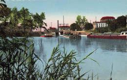 Toul * Le Canal Et L'usine à Gaz * Péniche Batellerie - Toul