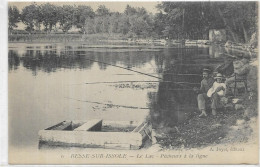 D 83.  BESSE SUR ISSOLE.   LE LAC. PECHEURS A LA LIGNE.  CARTE ECRITE - Besse-sur-Issole