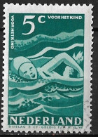 Plaatfout Groen Vlekje Op De Bovenarm In 1948 Kinderzegels 5 + 3 Ct Blauwgroen NVPH 509 PM 16 - Errors & Oddities