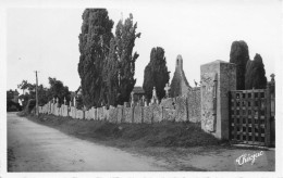 Civaux * Route Et L'enceinte Du Cimetière - Sonstige & Ohne Zuordnung