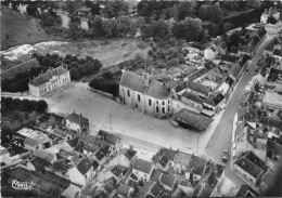 77-SOUPPES-SUR-LOING- VUE AERIENNE DE LA PLACE DE LA REPUBLIQUE - L'EGLISE ET L'ECOLE DE JEUNES FILLES - Souppes Sur Loing