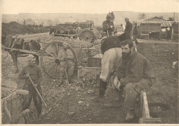 WW1 Guerre 14/18 War * Front De La Marne , Chargement De Cailloux Pour Réfection Des Routes * Photo Ancienne 18x13cm - War 1914-18