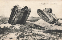Militaria * Tanks Chars Blindés RENAULT En Terrain Accidenté * Matériel Véhicule Militaire - Materiaal