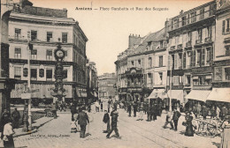 Amiens * La Place Gambetta Et La Rue Des Sergents - Amiens