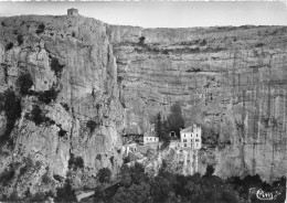 83-LA-SAINT-BAUME- PLAN-D'AUPS- VUE AERIENNE SUR LA GROTTE ET CHAPELLE DU SAINT-PILON - Otros & Sin Clasificación