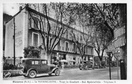 Sisteron * Rue Et Façade Le Touring Hôtel * Automobile Voiture Ancienne - Sisteron