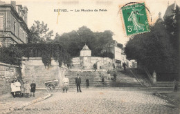 Rethel * Rue Et Les Marches Du Palais * Villageois - Rethel