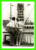 NEW YORK CITY, NY - COUPLE AT CONEY ISLAND, 1928 - WALKER EVANS, AMERICAN 1903-1975 - THE METROPOLITAN MUSEUN OF ART - - Musei