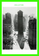 NEW YORK CITY, NY - FLATIRON IN SUMMER, 1948 - RUDY BURCKHARDT, 1913 - THE METROPOLITAN MUSEUM OF ART - - Musea