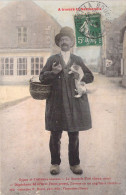 FOLKLORE - Costumes - A Travers La Normandie - Homme Au Chapeau Et Son Chat -  Carte Postale Ancienne - Costumes