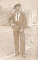 PHOTOGRAPHIE - Homme Au Costume - Casquette - Rayure -  Carte Postale Ancienne - Photographie