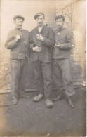 PHOTOGRAPHIE - Trois Hommes Au Cigare -  Carte Postale Ancienne - Photographie