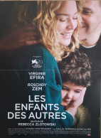 Affiche De Cinéma " LES ENFANTS DES AUTRES " Format 40X60 Cm - Affiches & Posters