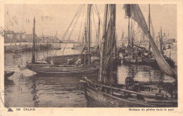 FRANCE - 62 - CALAIS - Bateaux De Pêche Dans Le Port - Carte Postale Ancienne - Calais