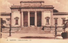 Saintes * Place Et Le Palais De Justice * Tribunal - Saintes