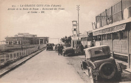 Royan * Arrivée Par La Route * Le Restaurant Des Trams Et Le Casino * Kursaal * Automobile Voiture Ancienne - Royan