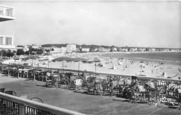 Royan * La Plage Vue Du Front De Mer * Buvette Café Bar - Royan