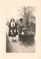 Landau Ancien * Poussette Enfants * Pram Kinderwagen * Modèle Marque ? * Enfant Bébé * Photo Ancienne 10.8x7.6cm - Andere & Zonder Classificatie