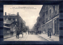 42. Le Chambon Feugerolles. La Rue Gambetta. Une Patrouille De Grévistes - Le Chambon Feugerolles