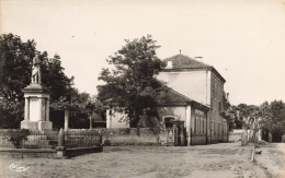 Châteauneuf Du Rhône * Place , école Et Monument - Andere & Zonder Classificatie