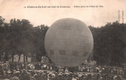 Château Du Loir - Un Jour De Courses - Ballon Place De L'hôtel De Ville - Montgolfière Aviation Fête Locale - Chateau Du Loir