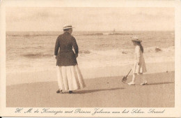 Scheveningen 9-10-1917 Strand H.M.Wilhelmina Met Prinses Juluana Gelopen - Scheveningen