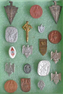 WK II HJ Lot Mit 18 Abzeichen In Unterschiedlicher Erhaltung - War 1939-45