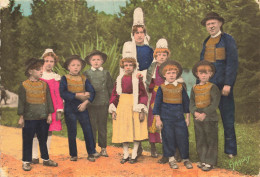 Pont L'abbé * Une Famille Du Village * Coiffe Costume - Pont L'Abbe