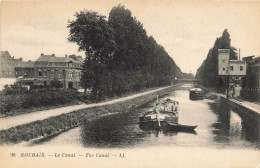 Roubaix * Vue Sur Le Canal * Péniche Batellerie Chemin De Halage - Roubaix