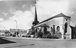 Granvilliers * La Place De L'église - Grandvilliers