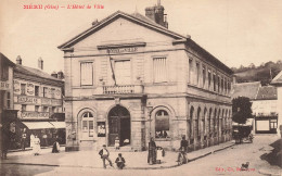 Méru * La Place De L'hôtel De Ville * Mairie * épicerie Comptoirs Français Succursale N°81 - Meru