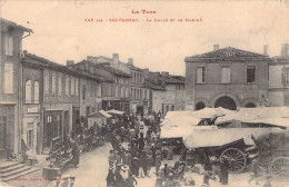 COMMERCE - Marchés - SALVAGNAC - La Halle Et Le Marché - Carte Postale Ancienne - Marktplaatsen