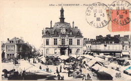 COMMERCE - Marchés - COMMENTRY - Place Du 14 Juillet - Jour De Marché - Carte Postale Ancienne - Mercados