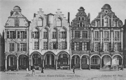 Arras * Grande Place * La Maison Hispano Flamandes * Attelage - Arras