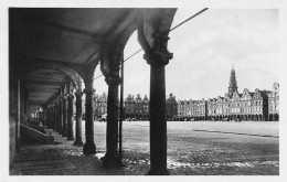 Arras * La Grande Place Et Les Arcades - Arras