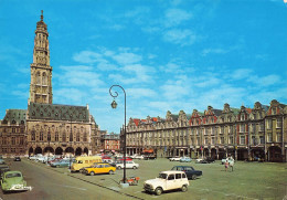 Arras * Place Des Héros Et L'hôtel De Ville * Automobile Voiture Ancienne - Arras