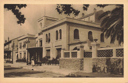 Le Lavandou * Rue Et La Mairie * Hôtel De Ville * Corniche Des Maures - Le Lavandou