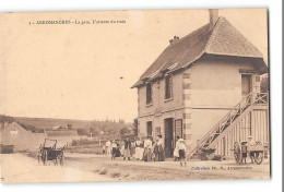 CPA 14 Arromanches La Gare L'attente Du Train - Arromanches