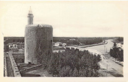 FRANCE - 30 - Aigues-Mortes - La Tour De Constance Et Le Canal - Carte Postale Ancienne - Aigues-Mortes