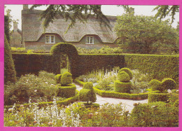 291179 / United Kingdom England Gloucester - Hidcote Manor Garden - White Garden Photography By Malcolm Osman Allp  - Gloucester