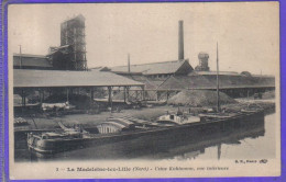 Carte Postale 59. La Madeleine-lez-Lille  Usine Kuhlmann  Déchargement D'une Péniche  Très Beau Plan - La Madeleine