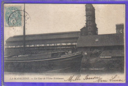 Carte Postale 59. La Madeleine-lez-Lille  Usine Kuhlmann  Déchargement D'une Péniche  Très Beau Plan - La Madeleine