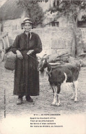 FOLKLORE - TYPES Creusois - Fermière Et Sa Chèvre - Carte Postale Ancienne - Costumes