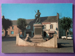 56  CPSM  CLEGUEREC    Le Monument Aux Morts      Très Bon état - Cleguerec