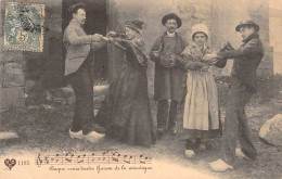 FOLKLORE - Bourrée D'Auvergne - Carte Postale Ancienne - Musique