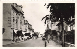 Thaon Les Vosges * La Rue De Lorraine Et La Coopérative * Commerces Magasins - Thaon Les Vosges