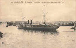 Bateau * Le Paquebot CORDILLERE * Compagnie Des Messageries Maritimes , Dans Le Port De Bordeaux - Steamers