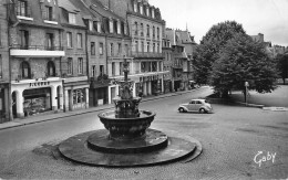 ¤¤  -  GUINGAMP   -  La Fontaine De La Pompe Et La Place Du Centre  -  Le Prisunic   -  La Maison " J. CONAN "    -   ¤¤ - Guingamp