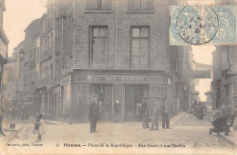 CPA 34 PEZENAS PLACE DE LA REPUBLIQUE RUE CONTI ET RUE BARBES / Cliché Rare - Pezenas