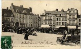 CPA Laigle Orne - Place De La Halle Et Hotel Du Dauphin (800333) - Le Merlerault